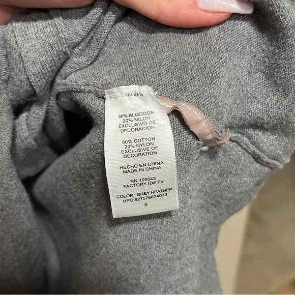 Daisy Fuentes gray cardigan - Picture 5 of 5